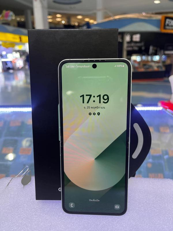 Samsung ZFlip6 Ram8 Rom256GB ประกัน 03/05/25 Samsung ZFlip6 Ram8 Rom256GB ประกัน 03/05/25